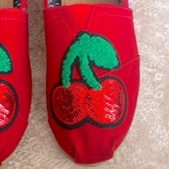 Brand New Toms Custom Cherry Red Sequin Sparkly Casual Slip On Shoes Flats - Picture 5 of 15